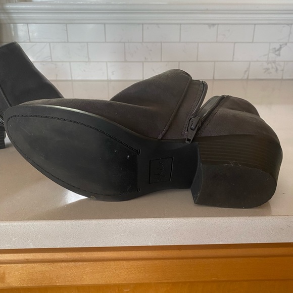 Women’s Boots - Picture 4 of 5